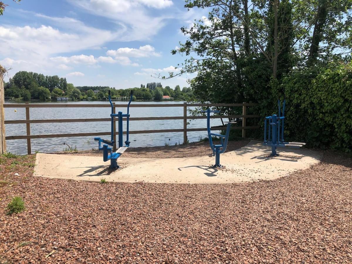Aux Portes Des Lacs Ardres Exterior photo