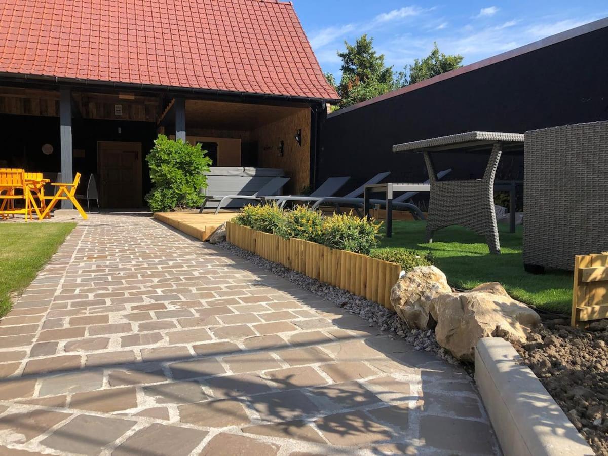 Aux Portes Des Lacs Ardres Exterior photo